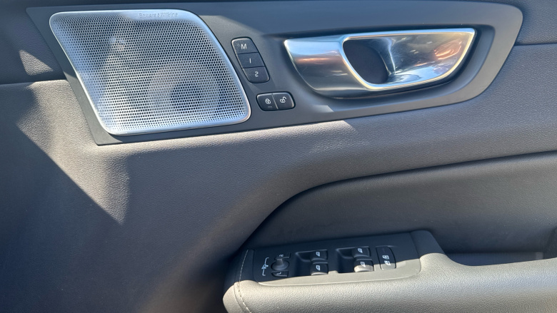 Volvo XC60 2.0 T8 [455] RC PHEV Ultimate Dark 5dr AWD Gtron Estate